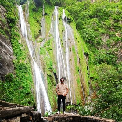 Rohit914589's profile picture. महज़ कुछ तस्वीरों से क्या जान लोगे तुम 
मैं कंहुगा मैं अलग हू क्या मान लोगे तुम