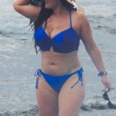 Busco a alguien que le guste oler las tangas de mi mujer, chuparlas y acabarlas. Manden mensaje privado