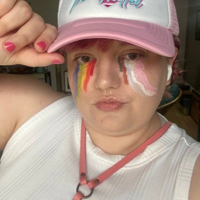 she/they 🏳️🌈 official antifa delegate to Swifties🧣 anti-war left 🕊grateful to live and learn on the unceded territory of the Mi’kmaq people!
