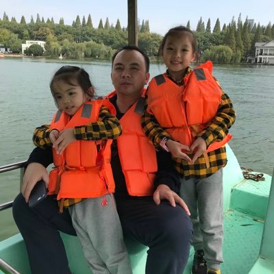 hzr0082's profile picture. 程序员