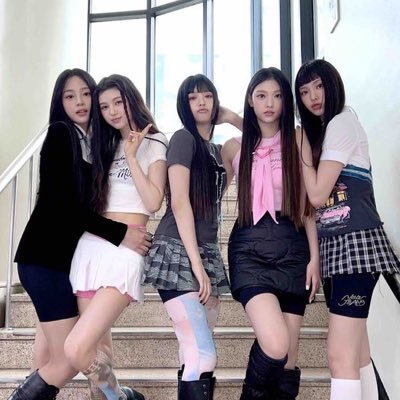 dnllmry4's profile picture. ♡5 bunnies🫧 kcon m&g 10/15 nhk 10/6 coke 10/7.8 music bank 12/9 coke spotify 6/4 bunnies camp 6/26.27 coke 10/19.20 sbs 12/25 gda 1/4🎀
