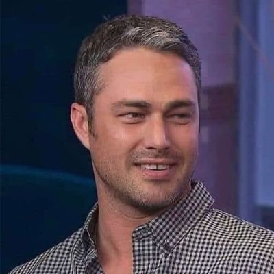 this is the official account of Taylor Kinney I love you all guy