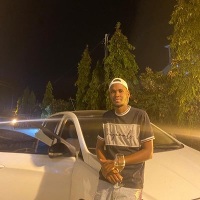 conslombinga9_'s profile picture. 