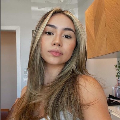 IsabellaRoase's profile picture. Passionate UI/UX designer dedicated to creating user-centered and fluid digital experiences