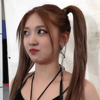 rubigloww's profile picture. he/him