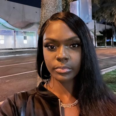 wavyjadey's profile picture. 