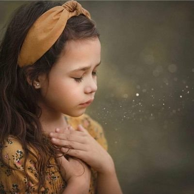 أن تضع ثقتك في الجميع خطأ أكبر من شكك بهم.
التقدم نحو الافضل