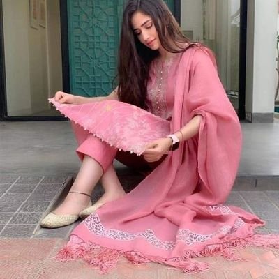لوگ کہتے ہیں لفظوں سے کیا ہوتا ہے
حالانکہ لفظ ہی قائل کرتے ہیں
لفظ ہی مائل کرتے ہیں
اور لفظ ہی گھائل کرتے ہیں