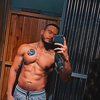 _richie90's profile picture. 