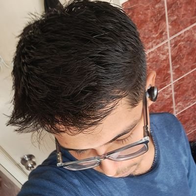 Estudiante de Derecho,
Aficionado del buen vino y amante de la buena voluntad.