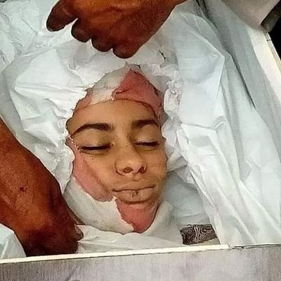 ShahidFarazBal1's profile picture. میں بغاوت کا درس دیتا ہوں 
میں کسی روز مارا جائوں گا 💫