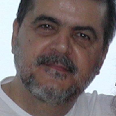 médico psiquiatra. formado pela UFMG.casado, Família e Pátria, Bolsonarista,