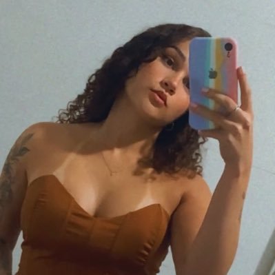 a luz que me ilumina é mais forte que os maus olhos que me cercam.