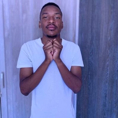• Two steps back juss to get it rite • Liverpool FC ⚽• Golden State Warriors 🏀• Software Developer💻