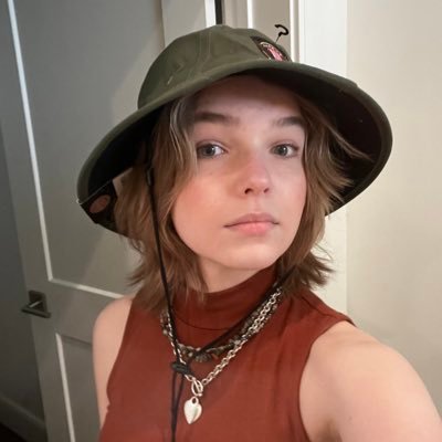 izzybizzughhh's profile picture. clubber, tree hugger, grunge lover