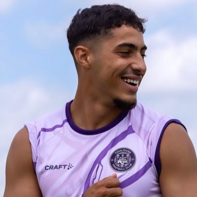 Chaïbi est toujours toulousain. Ne prenez pas mes tweets au sérieux @ToulouseFC admirez mes montages désastreux