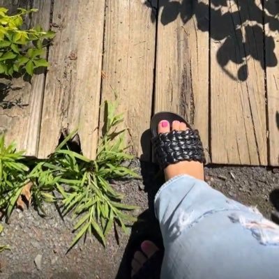 Barefoot182's profile picture. $BibiLara1 cash app