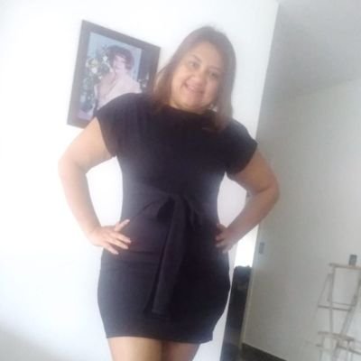Hija amorosa, madre orgullosa de dos jovenes talentosos.