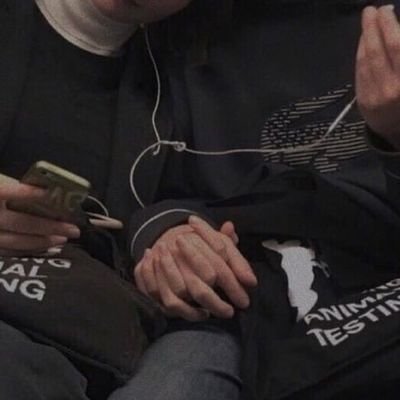 ‏لك حياة واحدة لا تنسى أن تعيشها كما تحب✨🌻