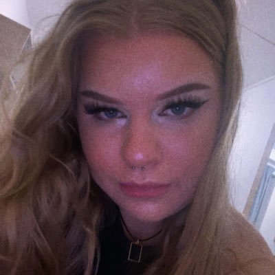 emelizabeth1x's profile picture. for you are not beside but within me