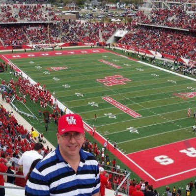 52 year old guy, loves sports, especially football and soccer. Super excited UH ( my school) is entering the B12. Spirit of Houston band alum.   #GoCoogs