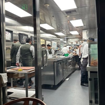 DeeeeRey's profile picture. 