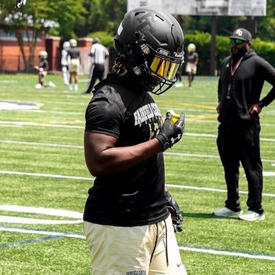 LB/RB @ Fairfield Central High School C/O ‘24 GPA: 3.7 Email: myles0407@gmail.com Number: 803-760-3289 40 time: 4.66