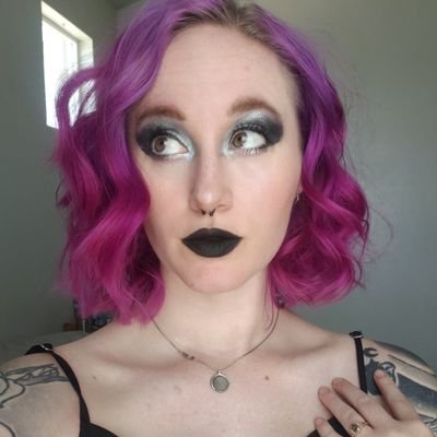 vixypixypie's profile picture. She/her🖤Dancer/Model/Performer🖤Tattoo lover🖤Pisces🖤Crybaby Thug