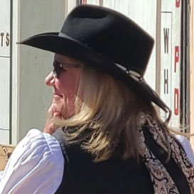 No Country for Old Men with a plot twist ✝️ @P82home • serving families affected by serious mental illness • wife to @GeeslingMatthew • cowboy fast-draw • 🏊♀️