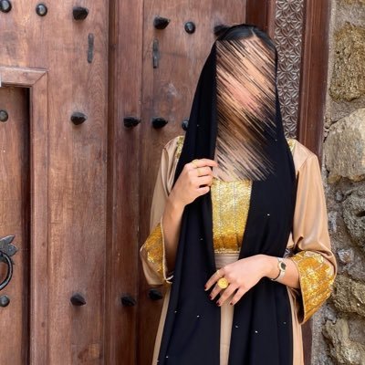 فإذا العُيون تلاقت ، ربّاه كيف أكون.