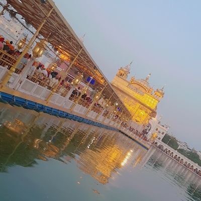 ਜੇ ਕੁਝ ਸਿੱਖਣਾ ਤਾ ਅੱਖਾ ਨੂੰ ਪੜਣਾ ਸਿੱਖ,
ਸ਼ਬਦਾ ਦੇ ਤਾ ਹਜਾਰਾ ਮਤਲਬ ਨਿਕਲਦੇ ਨੇ।