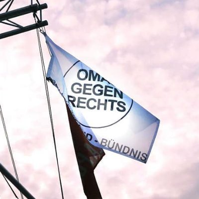 Die OMAS GEGEN RECHTS D-Bündnis gründeten sich  02/2019. Wir haben viele Regionalgruppen bundesweit. Wir sind basisdemokratisch und kein Verein.