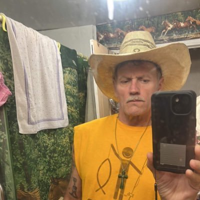 dannyfelder177's profile picture. Self love💛🤍🖤