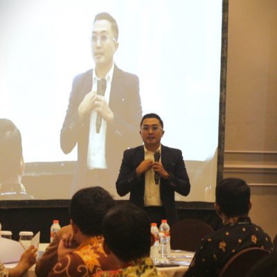 Pelatih, Penasihat Bisnis yg membantu ratusan UMKM hingga multinasional company & telah tersertifikasi resmi oleh Badan Nasional Sertifikasi Profesi