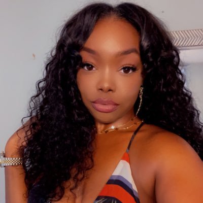 essencedrielle's profile picture. Blessed. 🏆