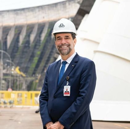 Diretor-Geral da Itaipu Binacional,
Economista, professor, paranaense.
Pai do Francisco, avô do João Miguel.