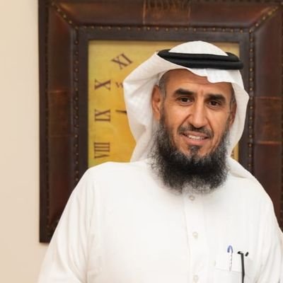 ياحائل المجد مجدي أن أكون هنا *
أنيخ قلبي في سلمى الرؤى وأجا *
هديتي بضع أبيات ولو سمحت *
لنا الاماني لأهدينا لك المهجا*