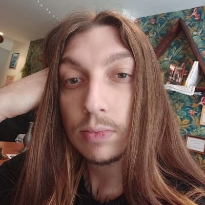 Chanteur, guitariste, angliciste, mais pas d'anglicisme sinon...
Le prof d'anglais préféré de tes gosses