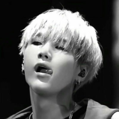 she/her • 90s child • 아미 • PTD LA d4 • agustd ny d1 & d2 • hobi rosemont d1 • jin newark d2 • 1644 🏎️
