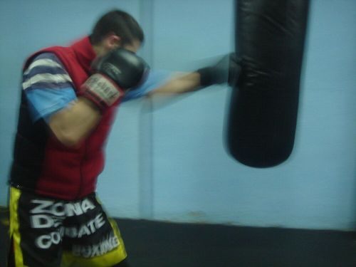 Empresario que vende uniformes y en el tiempo libre se intenta boxear ;)