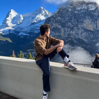 NoahSurfing's profile picture. 9-5 Big 4 Bank Fintech