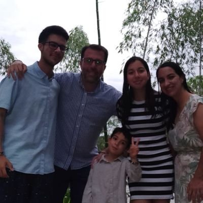 Padre de Andrés, Mariángel y Juan Esteban. Amo a mi familia. Amante de las ventas. BSC