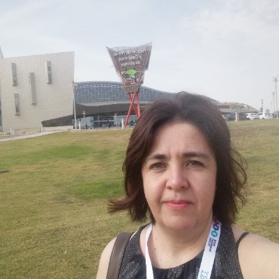 Soñadora, comprometida con mi trabajo. Humana ante todo y buscadora incansable de la felicidad. Ahhh y me encanta la fotografía.