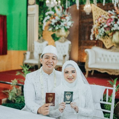 _hellooest's profile picture. Time flies, but some things never change 💦 #medicalstaff
Indonesia 🌍 | ig: @esti.yuli_