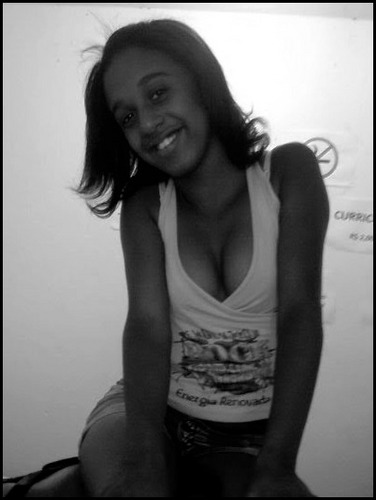 nome:RaquelOliver ,nascida em 15/12/1995, time do coração ? CORINTHIANS ! namora? não ! hnhn ;9 Essa soou eu :B . Segue?Sigo de volta '