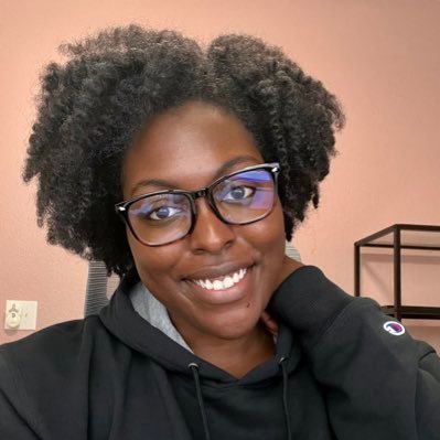 LauraDora_'s profile picture. May your ☕️ be strong & your Monday, short. 👩🏾‍💻 👩🏾‍🎓