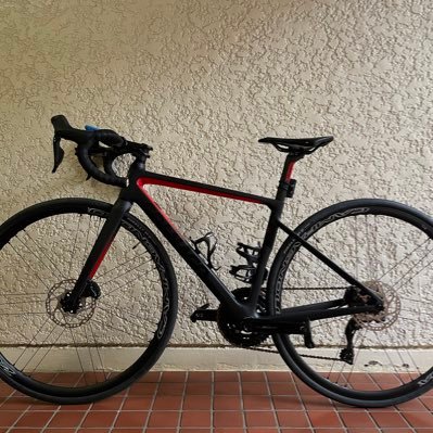 ロードバイクに乗りはじめて3年目です。 犬も猫も大好き。TREK Dmane AL2とColnago V3に乗っています。 ゆるゆる乗ってますがもう少し速くなりたい・・・