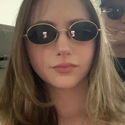 laralightw's profile picture. 