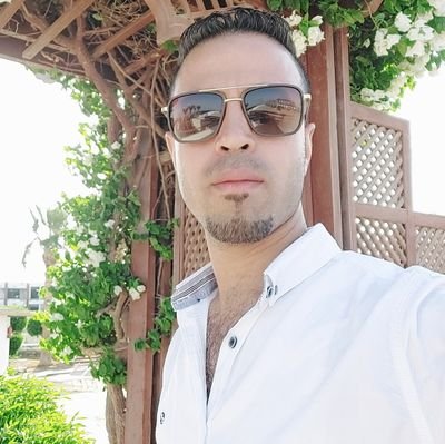 لو كان القلب يهدي لهديت لك قلبي فلاكنه ملك ربي فذلك يكفيك فالله حبي
