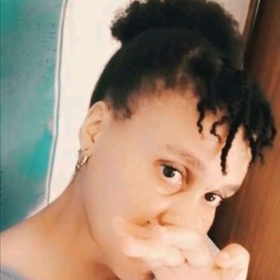 val_nel's profile picture. Loading........